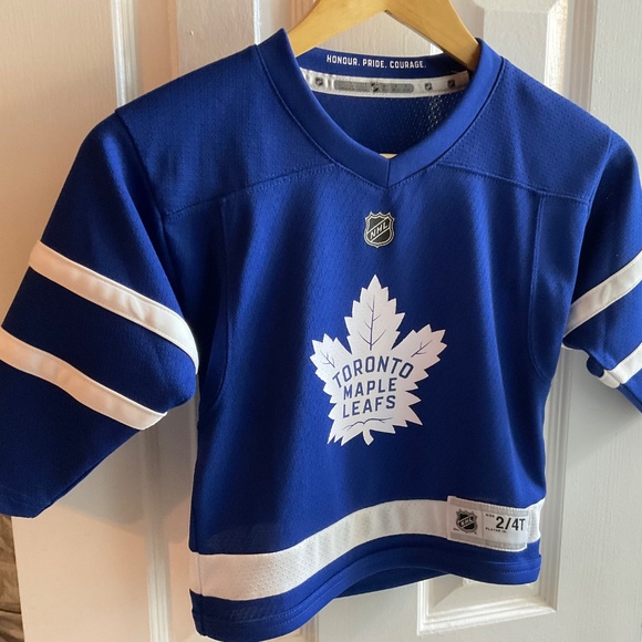 Toronto Maple Leafs Toddler Mitch Marner Replica Jersey 2T to 4T - Picture 2 of 2